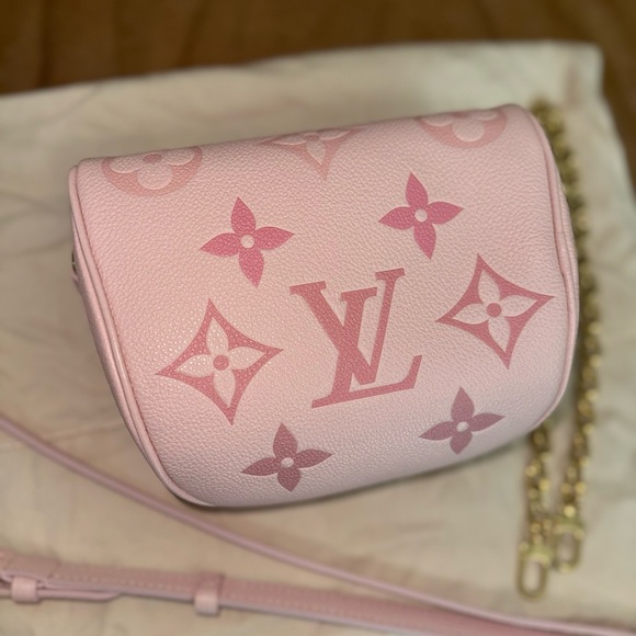 Louis Vuitton Mini Bumbag Gradient Pink By The Pool Monogram Limited Edition. - Picture 7 of 12